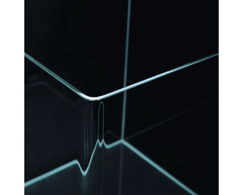 Detailní pohled na transparentní skleněnou desku se zaoblenými rohy