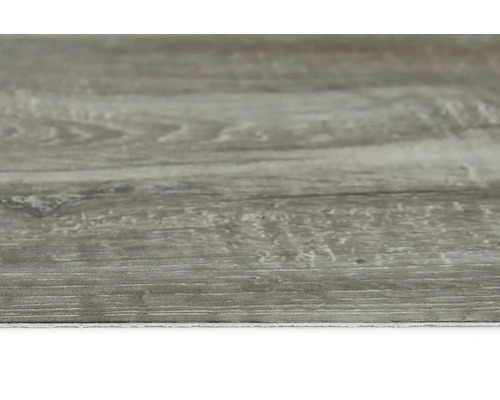 Detail vinylové podlahy s dřevěným vzhledem