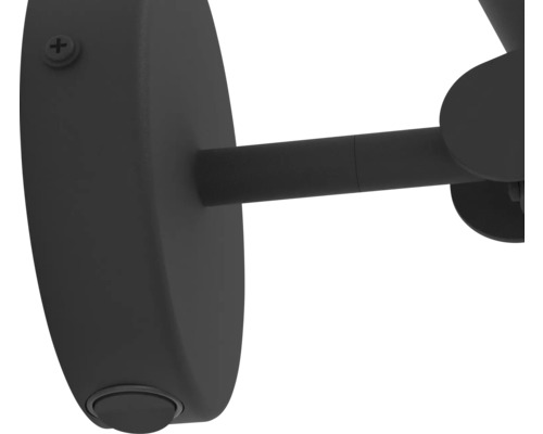 Detailní pohled na černou lampu se šroubem a upevňovací tyčí