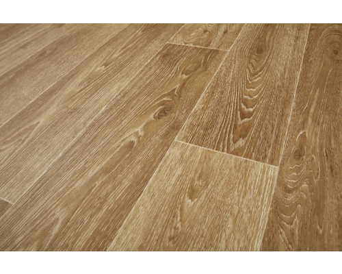 Pokládka laminátové podlahy s dřevěným vzhledem