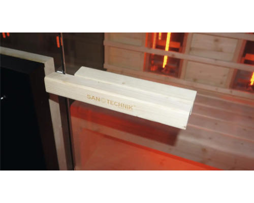 Logo Sanotechnik na součásti infračervené kabiny