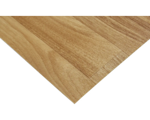 Detail vinylové podlahy s imitací dřeva.