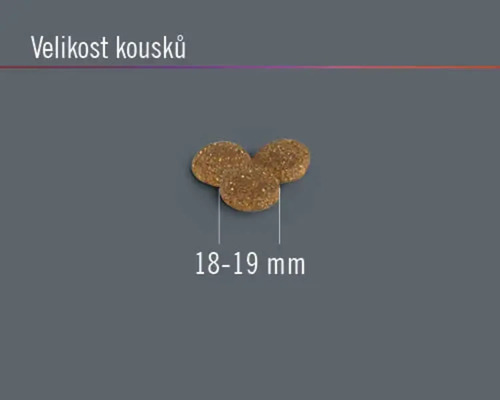 Tři kousky krmiva o velikosti 18 až 19 milimetrů