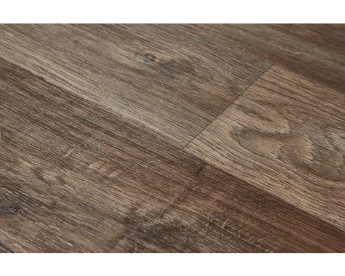 Detail laminátové podlahy s dřevěným vzhledem