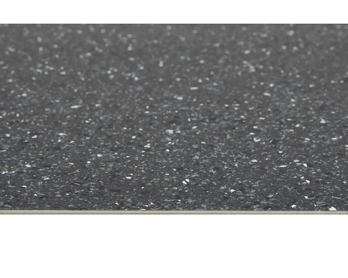 Detail tmavé pracovní desky s tečkovaným povrchem