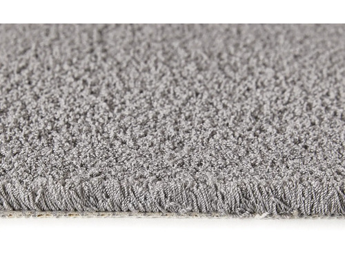 Detail šedého koberce