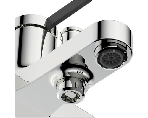 Detailní pohled na vodovodní baterii