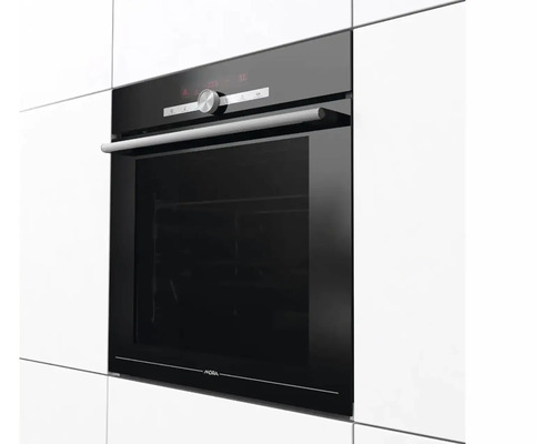 Vestavná trouba Mora v bílé kuchyni