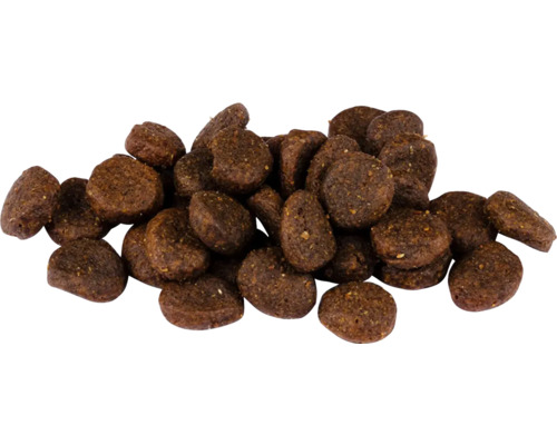 Hromada suchého krmiva pro psy