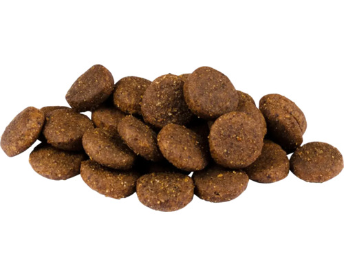 Hromada suchého krmiva pro psy