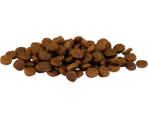 Hromada suchého krmiva pro psy