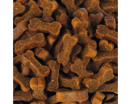 Detailní záběr krmiva pro psy ve tvaru kostí