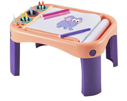 Dětský stůl s rolí papíru, fixy a kresbou slona