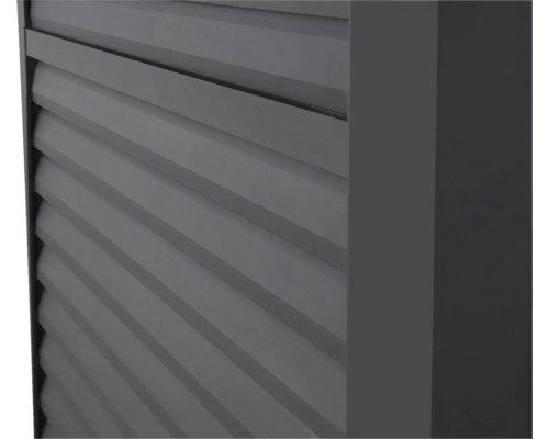 Detailní pohled na šedou roletu