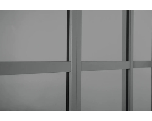 Detailní pohled na dělící stěnu s příčkami