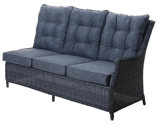 Proutěná pohovka se třemi sedadly a polštáři