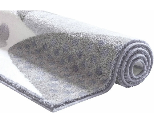 Srolovaný koberec se vzorem