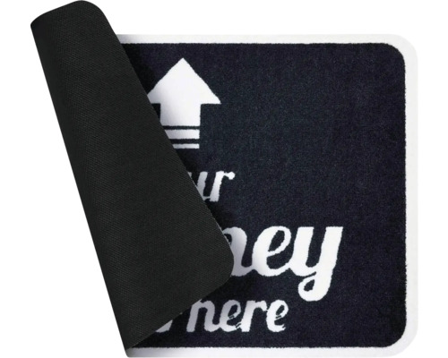 Rohožka se šipkou a nápisem Your Journey starts here