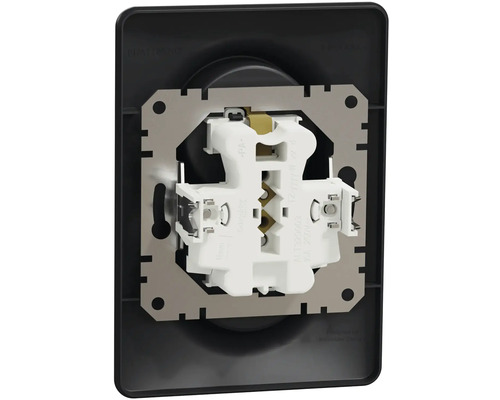 Pohled zezadu na vypínač