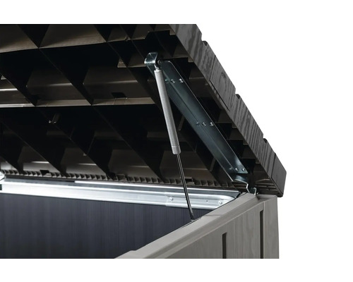 Detailní pohled na otevřený zahradní box s plynovou pružinou