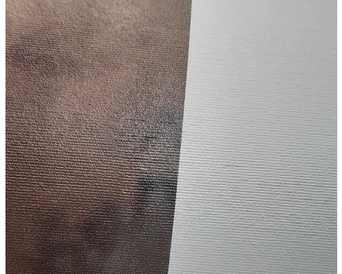 Vzor tapety s textilní strukturou, jedna polovina jednobarevná, druhá polovina strukturovaná
