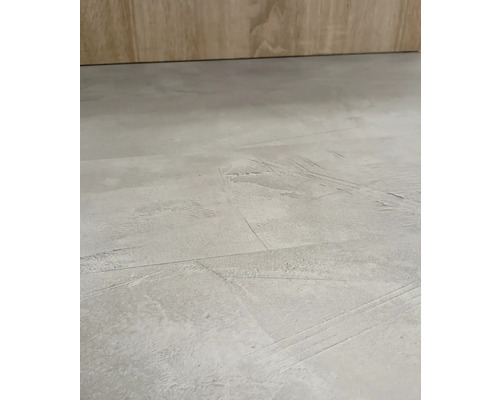 Podlaha z panelů s betonovým vzhledem