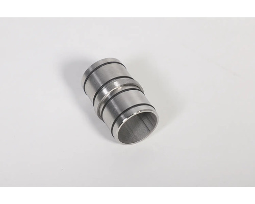 Kovová trubková spojka s těsnicími kroužky