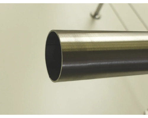 Kovová trubka v průřezu