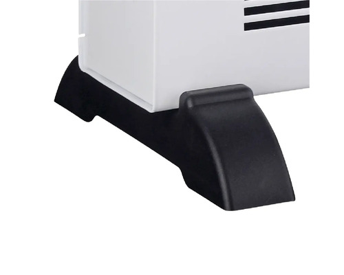 Detail černých nožiček topného zařízení.