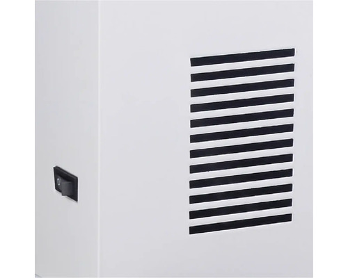 Detailní pohled na větrací mřížku a spínač.