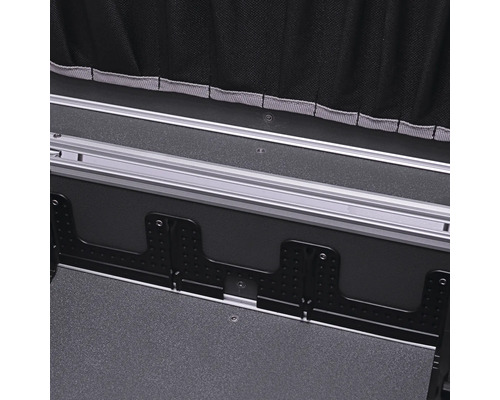 Vnitřní pohled na kufřík na nářadí s hliníkovými profily a brašnou na nářadí