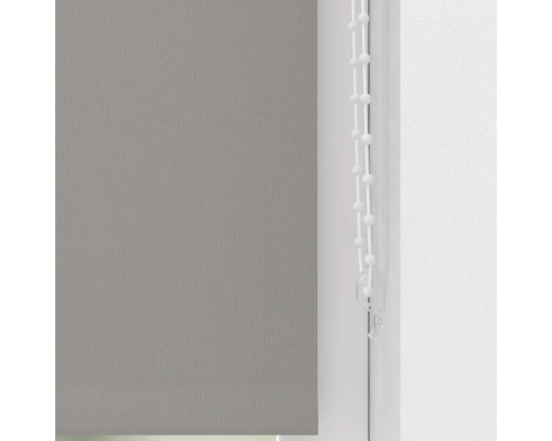 Šedá roleta s řetízkovým ovládáním