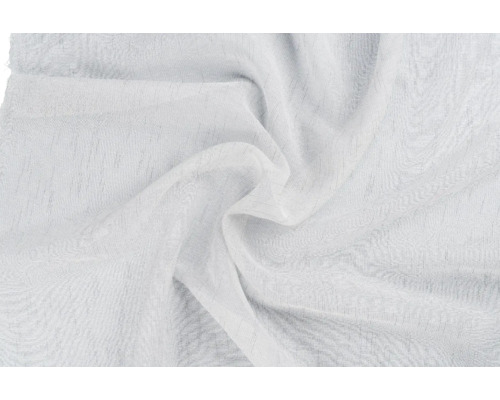 Bílá dekorační látka se záhyby