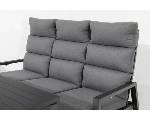 Zahradní pohovka s polstrovanými podložkami a stolem