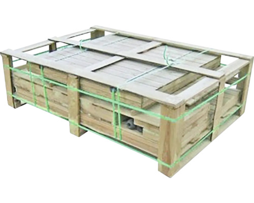 Dřevěná paleta s nákladem, obepnutá plastovou páskou pro přepravu