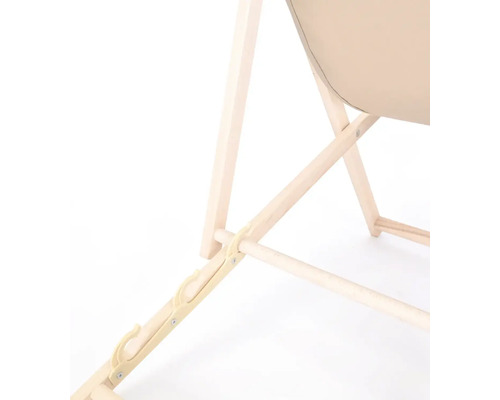 Detailní pohled na dřevěný rám židle