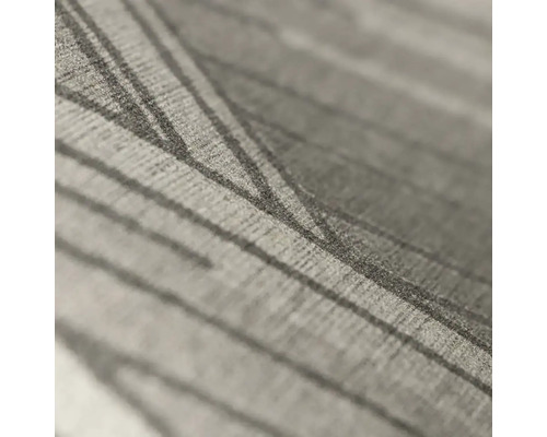 Detail šedé tapety s lineárním vzorem