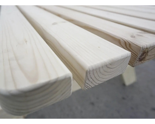 Dřevěné lamely pro stavbu zahradního nábytku v detailu