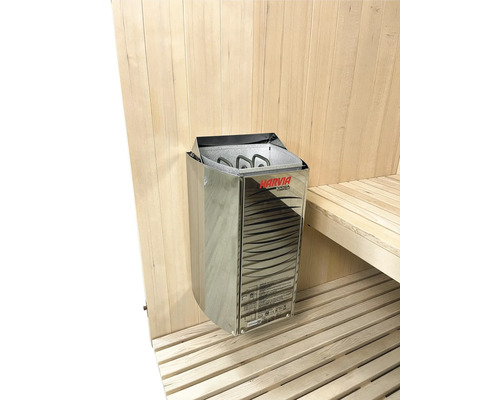 Sauna s kamny a dřevěnými lavicemi