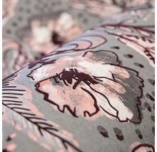 Detail tapety s květinovým vzorem