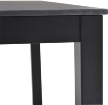 Detail stolu s deskou a nohami