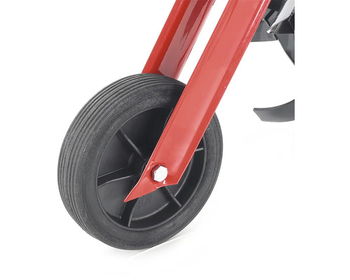 Detail zahradní frézy s červeným rámem