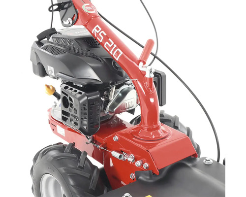 Detailní pohled na motorový kultivátor s nápisem RS 210.