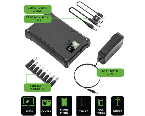 Černá baterie s kabelem USB-A na USB-C, kabelem CPAP, osmi redukcemi DC jack a 230voltovým AC adaptérem pro nabíjení notebooku, fotoaparátu, smartphonu, tabletu nebo chladicího boxu.