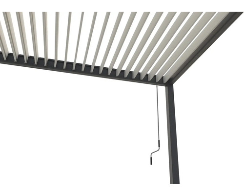 Detailní pohled lamelové pergoly s klikovým mechanismem