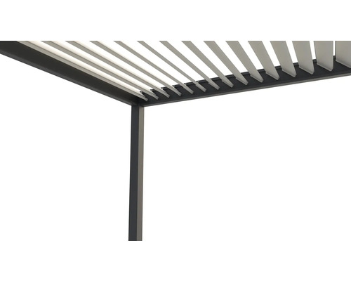 Detail hliníkové pergoly s lamelovou střechou