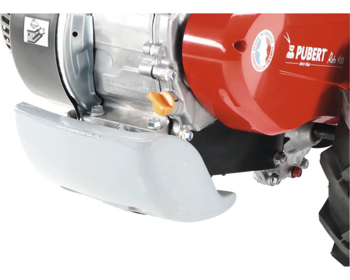 Detailní pohled na motorový kultivátor