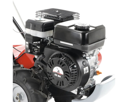 Detailní pohled na motor kultivátoru