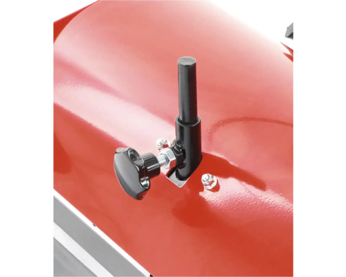 Detailní záběr pískovací kabiny s nastavovacím šroubem a držákem