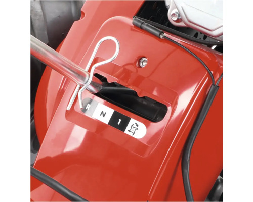 Řazení sněhové frézy s polohami zpátečka, neutrál a dopředu.